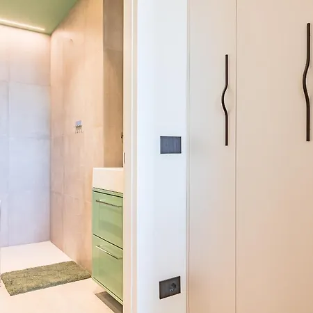 Aurora By Rent Apartment Como